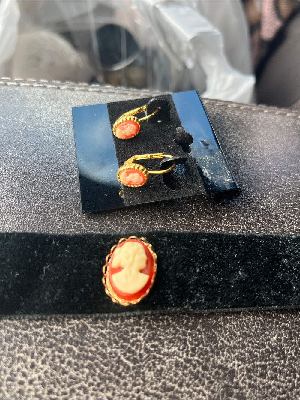Cameo resin choker and cameo earrings Set